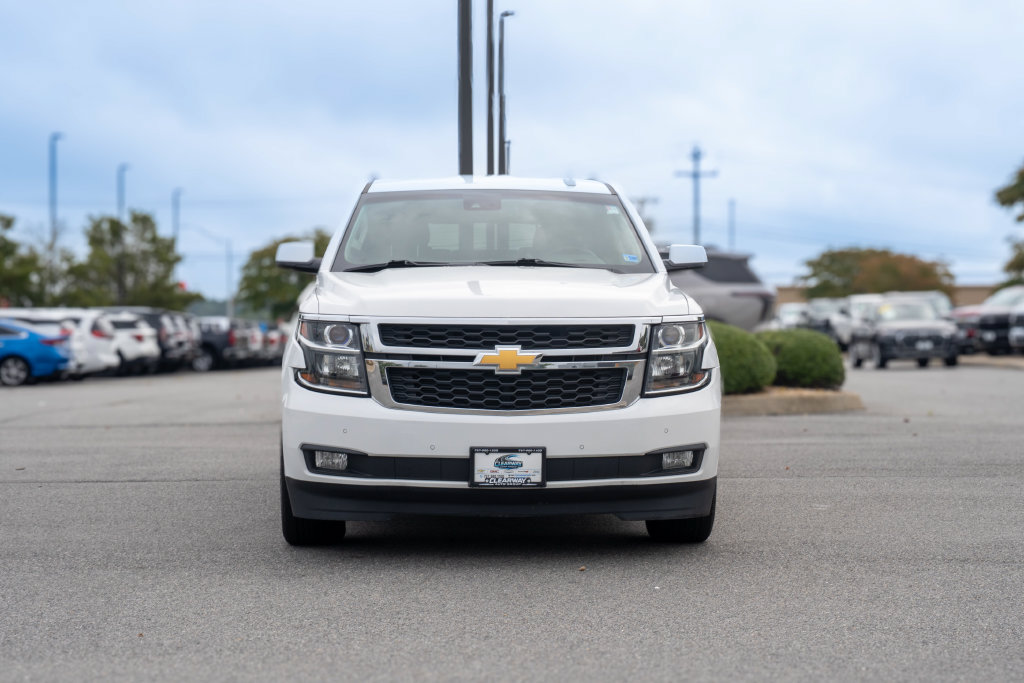 Used 2017 Chevrolet Suburban LT w/ Luxury Package AWD/4WD image 2