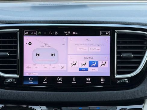 Used 2023 Chrysler Pacifica Touring-L FWD image 21