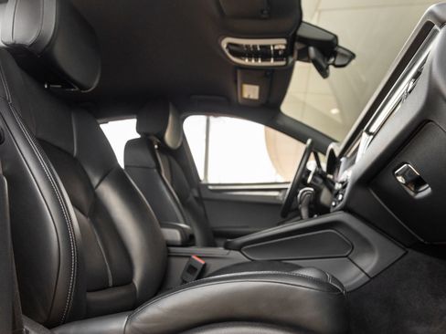 Certified 2023 Porsche Macan AWD/4WD image 44
