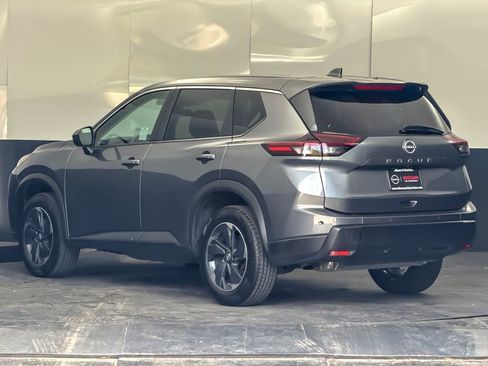 Used 2025 Nissan Rogue SV FWD image 5
