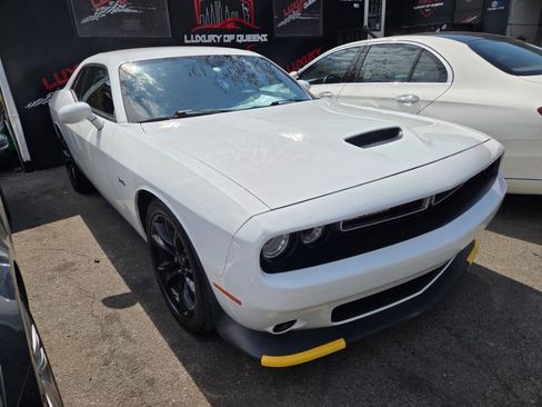 Used 2023 Dodge Challenger R/T image 3