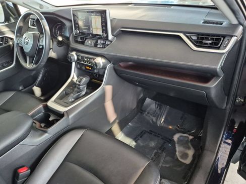 Used 2019 Toyota RAV4 Limited w/ Advanced Technology Package FWD image 29