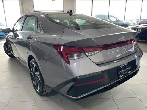 Used 2025 Hyundai Elantra SEL image 5