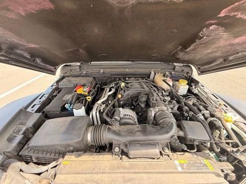 Used 2022 Jeep Gladiator Rubicon w/ Cold Weather Group AWD/4WD image 11
