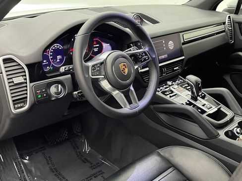 Used 2023 Porsche Cayenne AWD/4WD image 4
