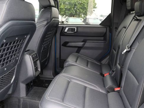 Used 2025 Ford Bronco Badlands AWD/4WD image 17