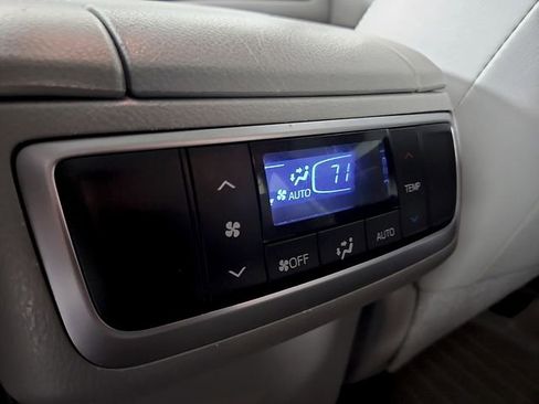Used 2018 Toyota Highlander Limited FWD image 12