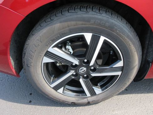 Used 2025 Nissan Sentra SV FWD image 9