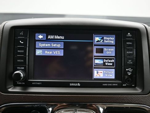 Used 2014 Chrysler Town & Country Touring image 16