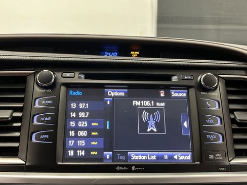 Used 2015 Toyota Highlander XLE image 19