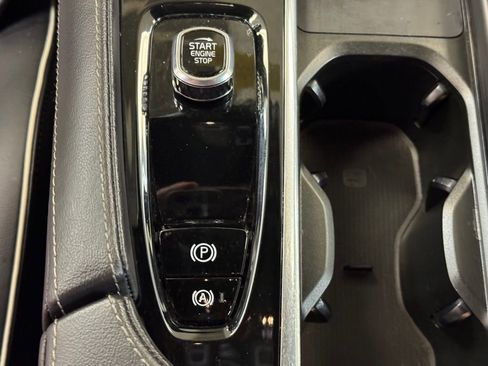 Used 2022 Volvo S90 B6 R-Design w/ Advanced Package image 39