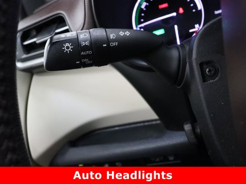 Used 2021 Toyota Sienna Platinum image 29