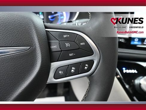 Used 2024 Chrysler Pacifica Select FWD image 33