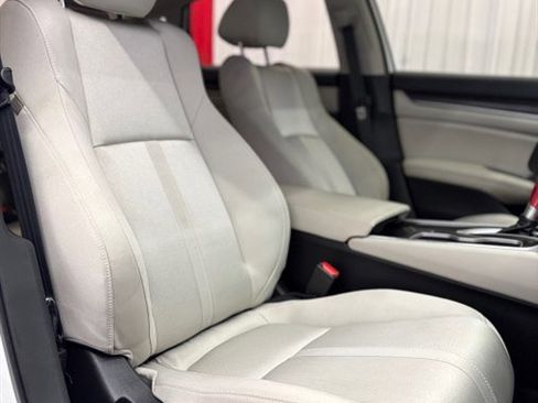 Used 2019 Honda Accord EX image 16