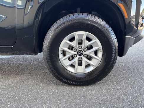 Used 2024 Nissan Frontier SV AWD/4WD image 9