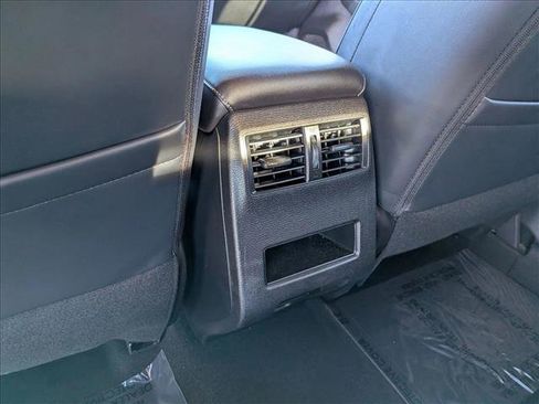 Used 2024 Mitsubishi Outlander SE image 16