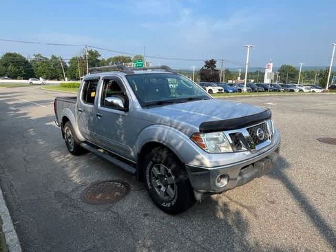 Used 2010 Nissan Frontier LE w/ LE Value Truck Pkg AWD/4WD image 3