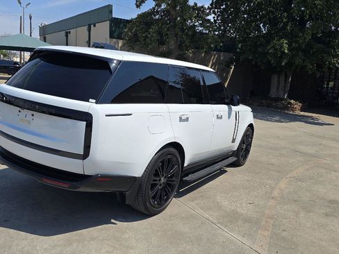 Used 2025 Land Rover Range Rover SE AWD/4WD image 4