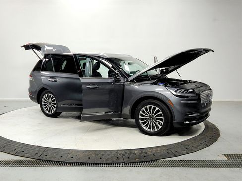 Used 2023 Lincoln Aviator Reserve image 9