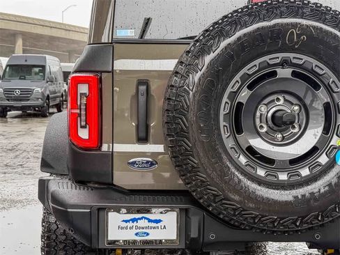 New 2025 Ford Bronco Badlands image 9
