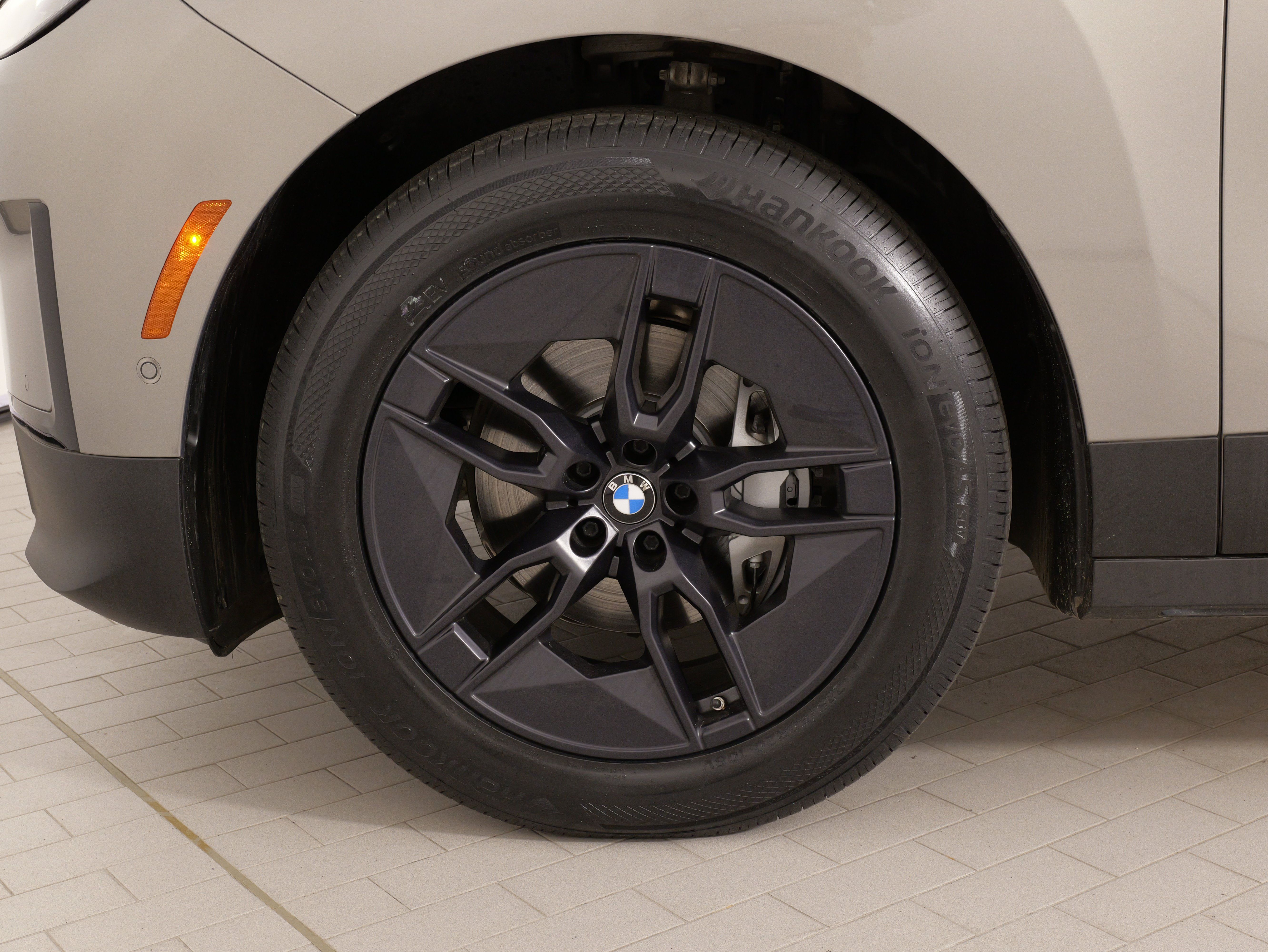 Used 2024 BMW iX xDrive50 AWD/4WD image 61