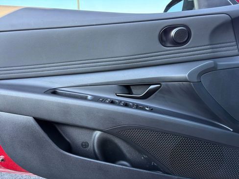 Used 2025 Hyundai Elantra SEL image 9
