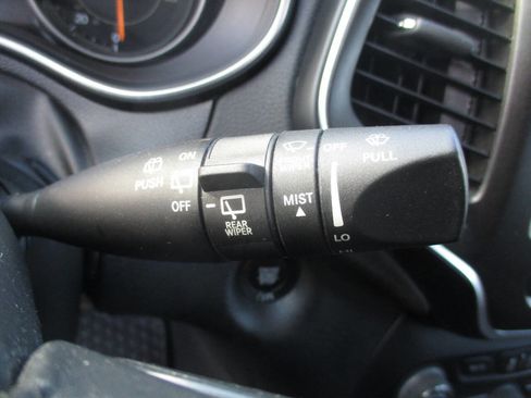 Used 2019 Jeep Cherokee Trailhawk w/ Cold Weather Group image 31