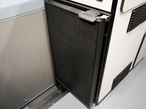 Used 2021 Mercedes-Benz Sprinter 2500 image 44