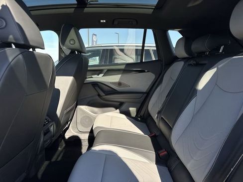New 2026 Volkswagen Tiguan SE R-Line FWD image 9