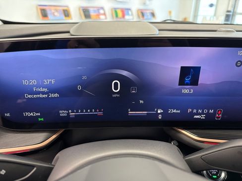 Certified 2025 Buick Envision Sport Touring image 4