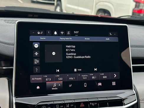 Used 2025 Jeep Compass Limited image 16