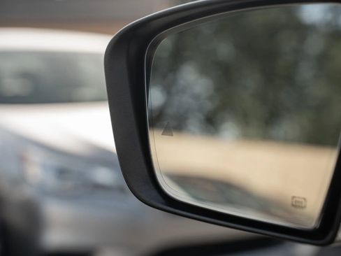 Used 2018 Maserati Levante Sport Utility 4D image 19