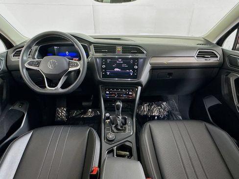 Used 2022 Volkswagen Tiguan SE AWD/4WD image 28