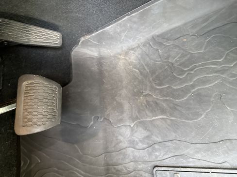 Used 2023 Jeep Wrangler Sport image 34