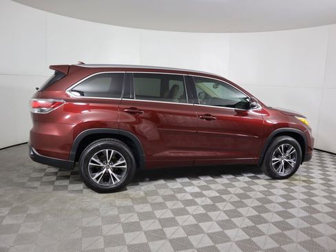 Used 2016 Toyota Highlander XLE image 4