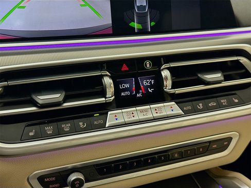 Used 2022 BMW X6 xDrive40i w/ M Sport Package image 17