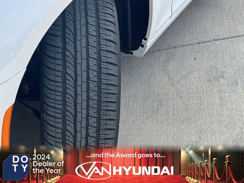 Used 2023 Chrysler 300 Touring w/ Sport Appearance Package image 9