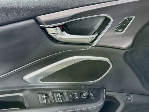 Used 2025 Acura RDX SH-AWD image 17