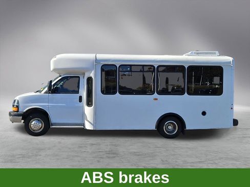 Used 2013 Chevrolet Express 4500 w/ Shuttle Bus Package image 4