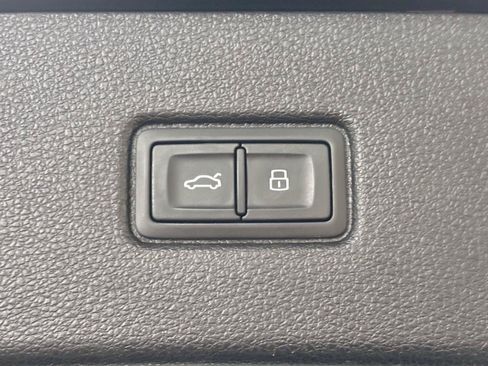 Used 2018 Audi Q7 3.0T Prestige AWD/4WD image 44