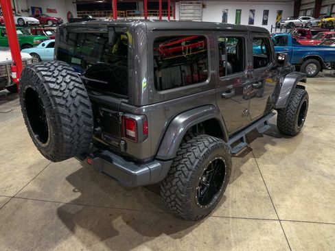 Used 2019 Jeep Wrangler Unlimited Sahara w/ Uconnect 4C Nav & Sound Group AWD/4WD image 35