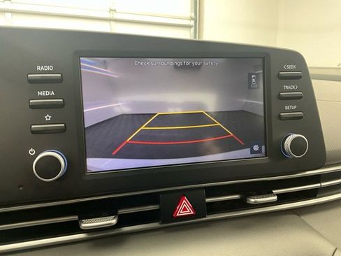 Used 2023 Hyundai Elantra SEL image 3