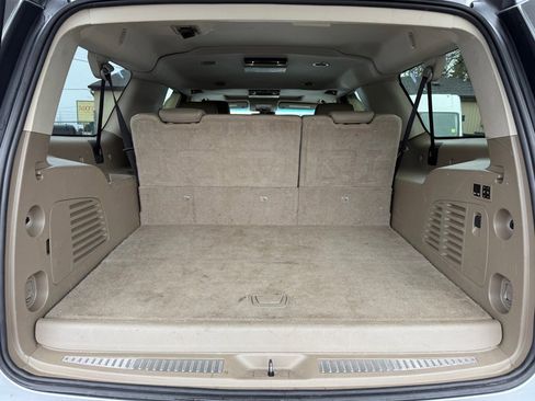 Used 2019 Chevrolet Suburban LT image 6