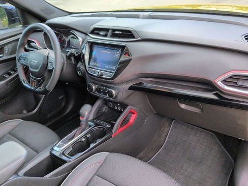 Used 2023 Chevrolet TrailBlazer RS w/ Sun and Liftgate Package FWD image 27