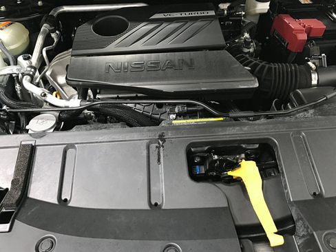 Used 2025 Nissan Rogue SL AWD/4WD image 10