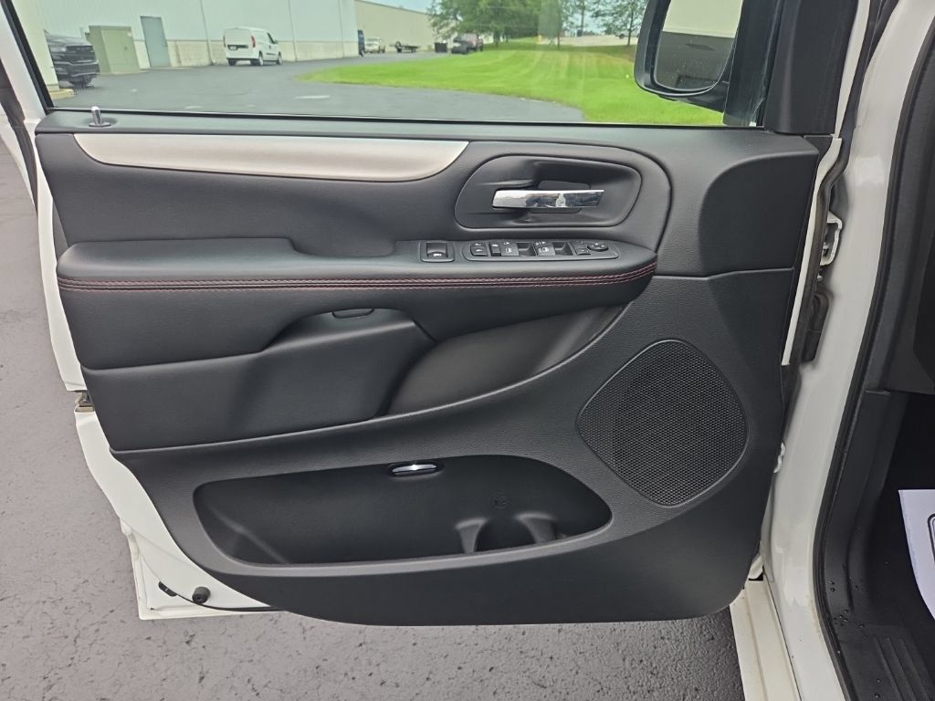 Used 2020 Dodge Grand Caravan GT FWD image 12