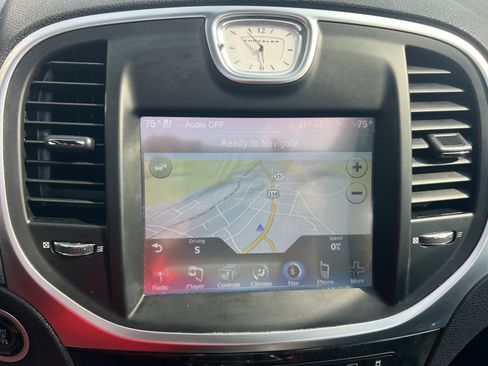 Used 2013 Chrysler 300 C image 33