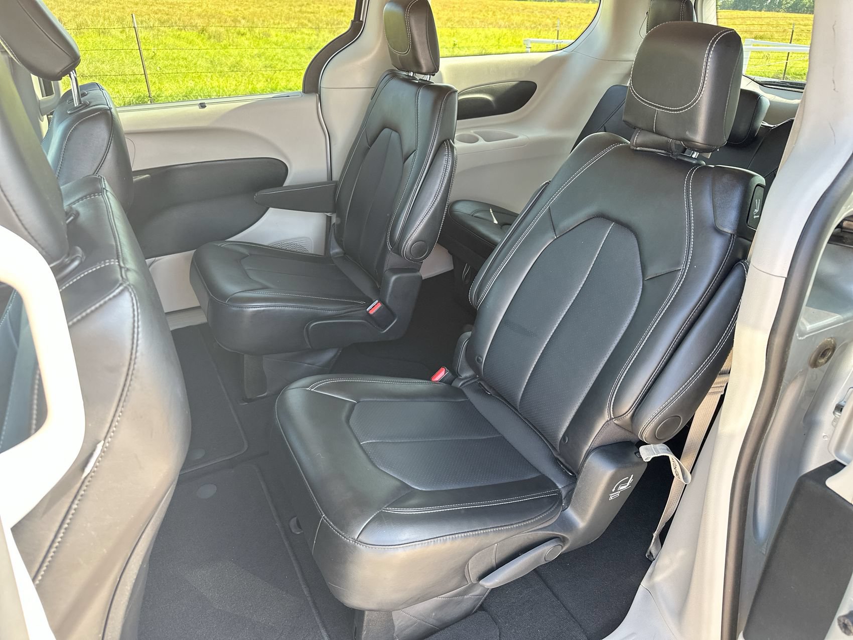 Used 2024 Chrysler Pacifica Touring-L FWD image 21