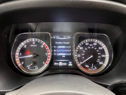 Used 2018 Nissan Titan SV image 22