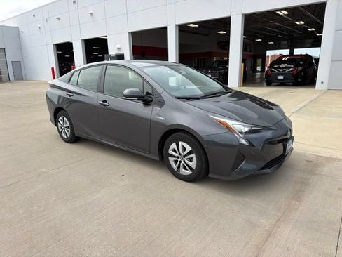 Used 2018 Toyota Prius Two w/ Prius Two Safety Plus Package FWD image 3